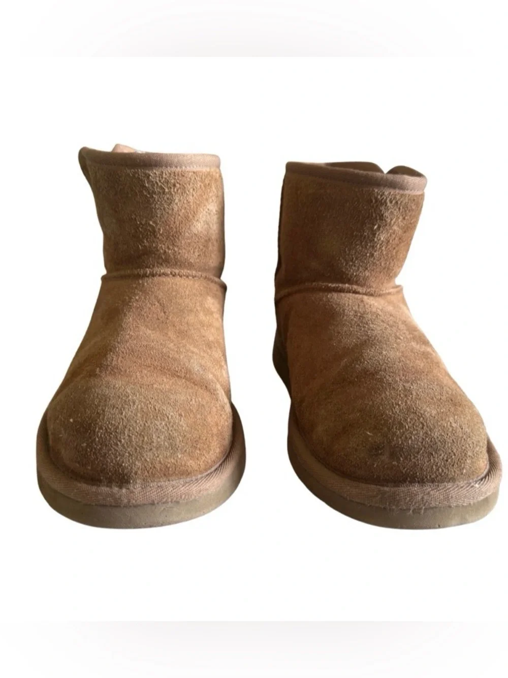 UGG button side